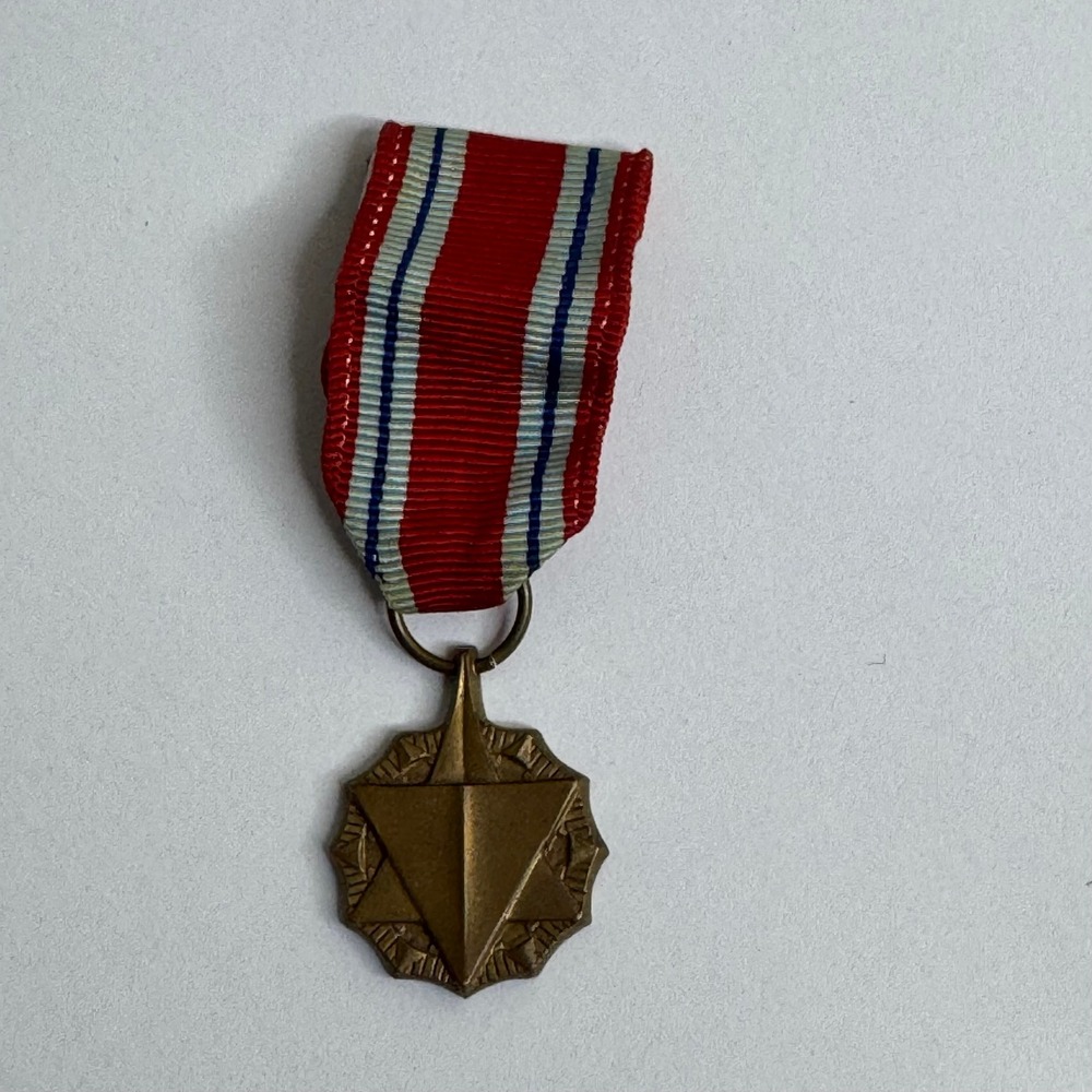 Vintage US Air Force Combat Readiness Medal Miniature Pin Ribbon GI HLP